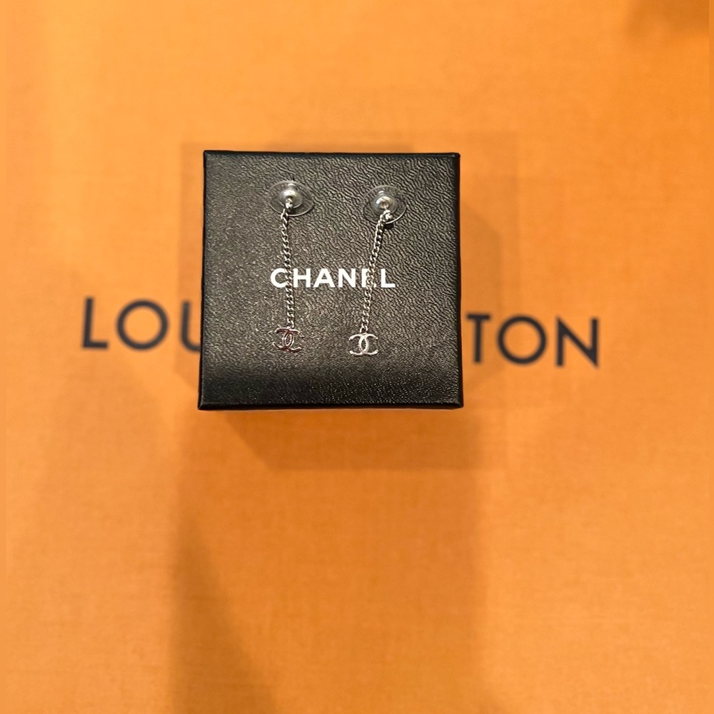 CHANEL Silver Chain Logo Earrings - Picture 5 of 10